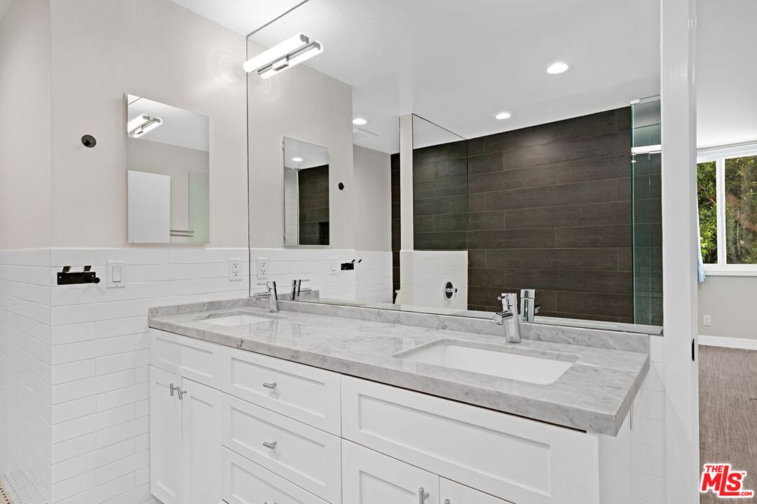 1129 Larrabee St Unit: 11