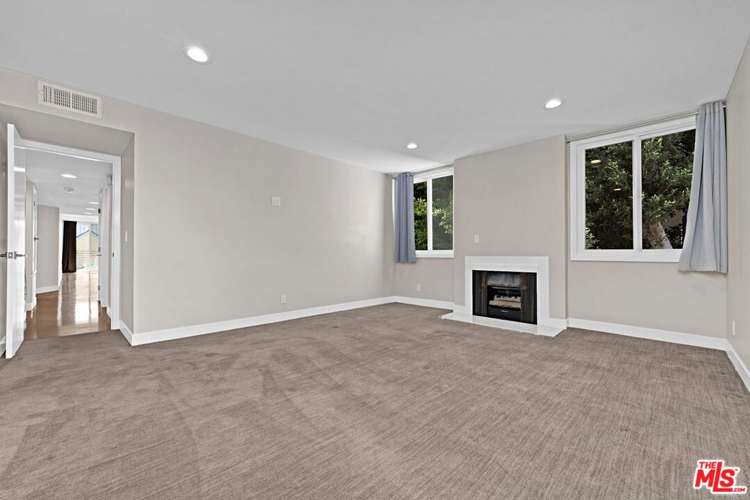 1129 Larrabee St Unit: 11