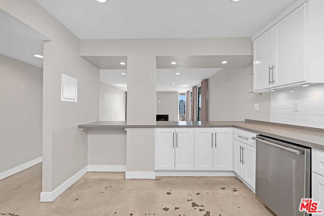 1129 Larrabee St Unit: 11