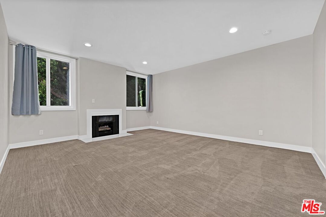 1129 Larrabee St Unit: 11