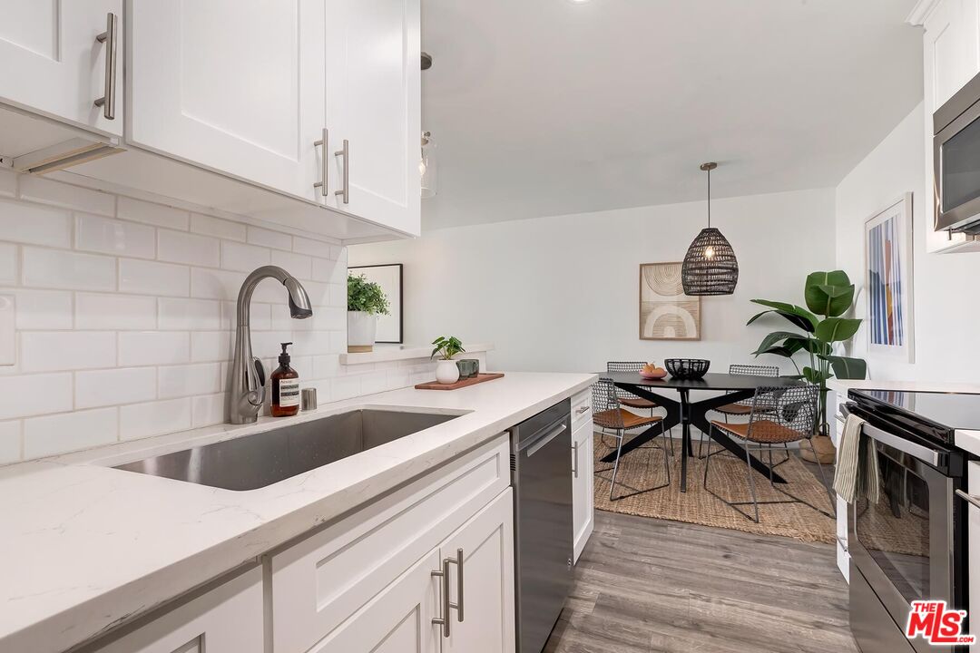 8530 Holloway Dr Unit: 422
