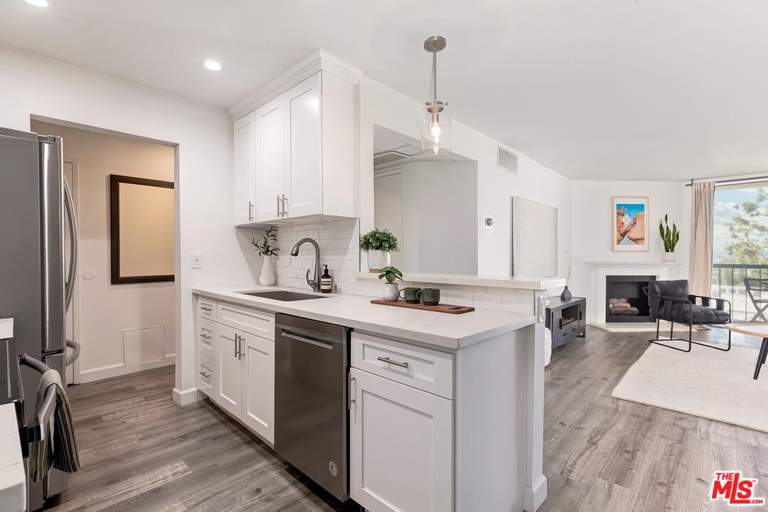 8530 Holloway Dr Unit: 422