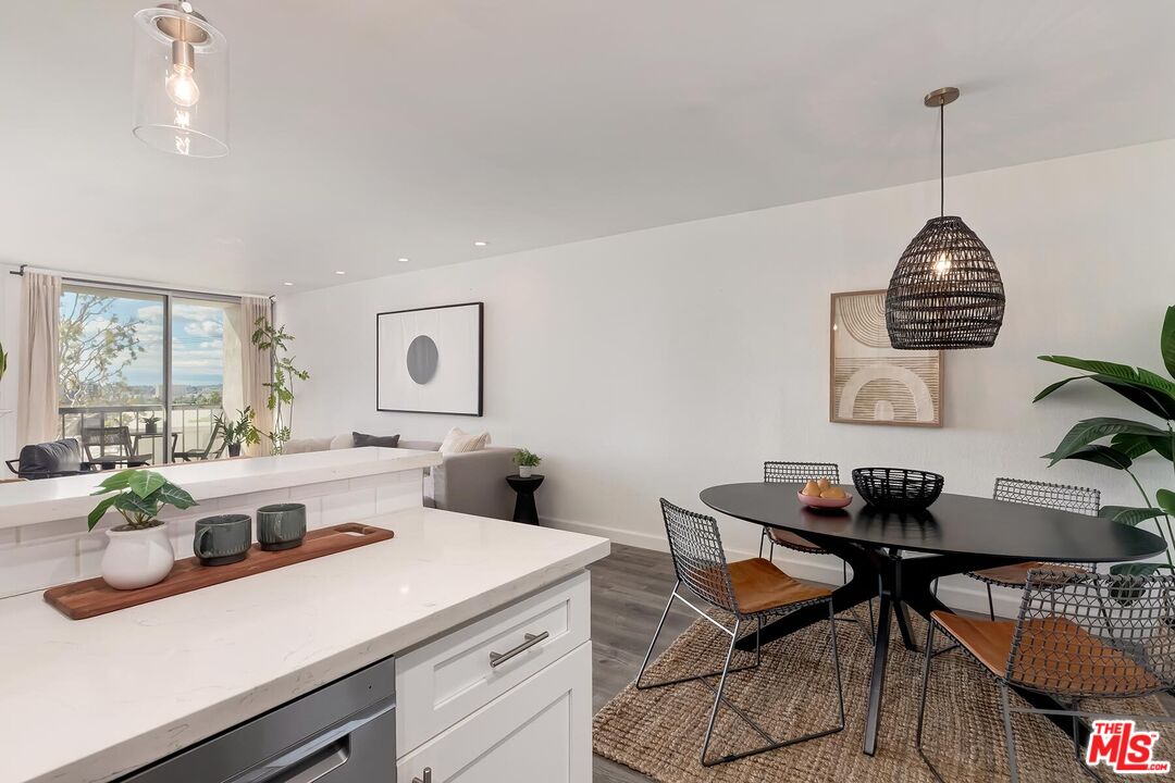 8530 Holloway Dr Unit: 422