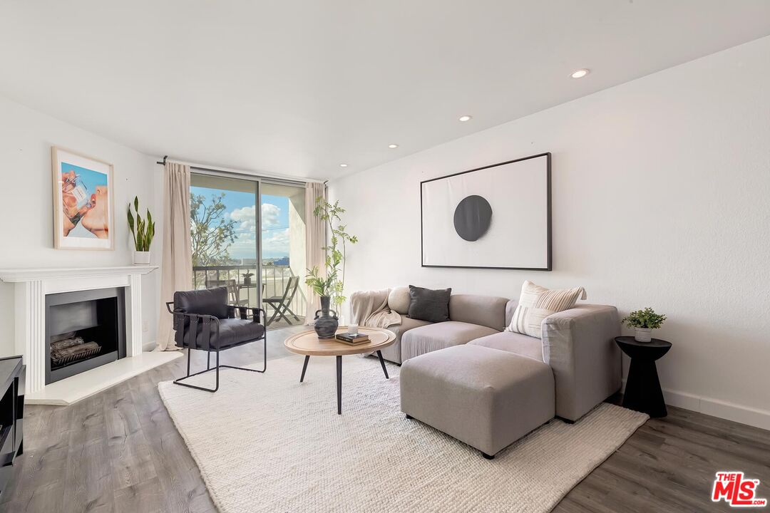 8530 Holloway Dr Unit: 422