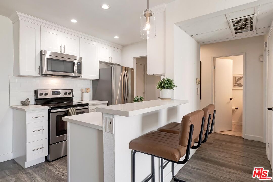 8530 Holloway Dr Unit: 422