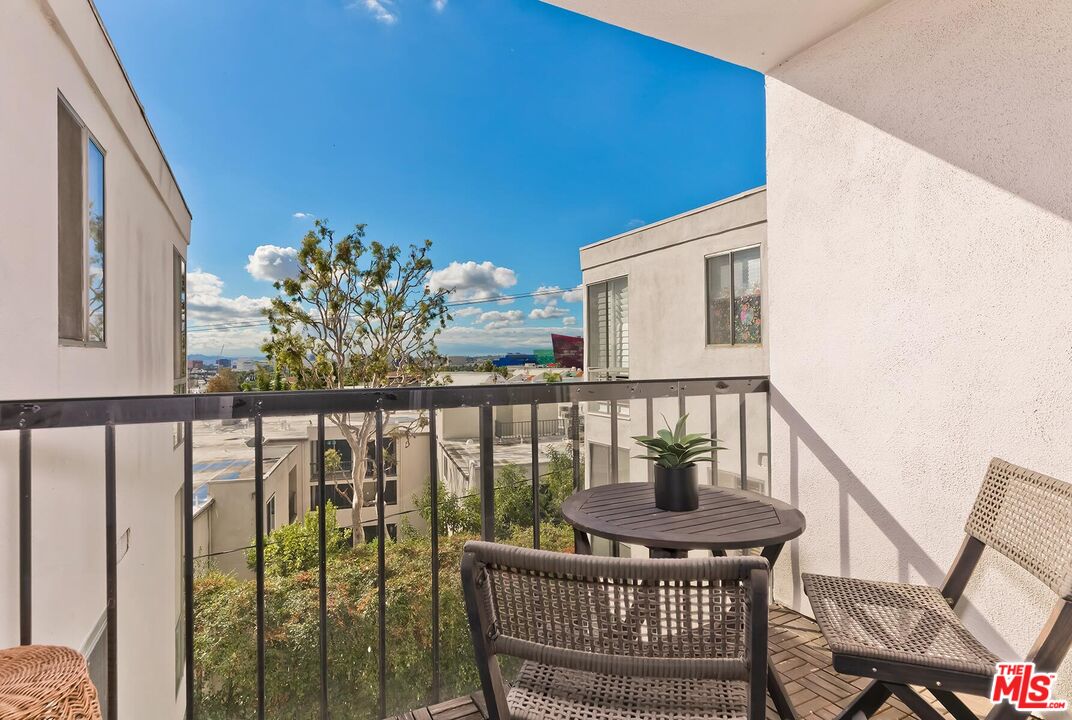 8530 Holloway Dr Unit: 422