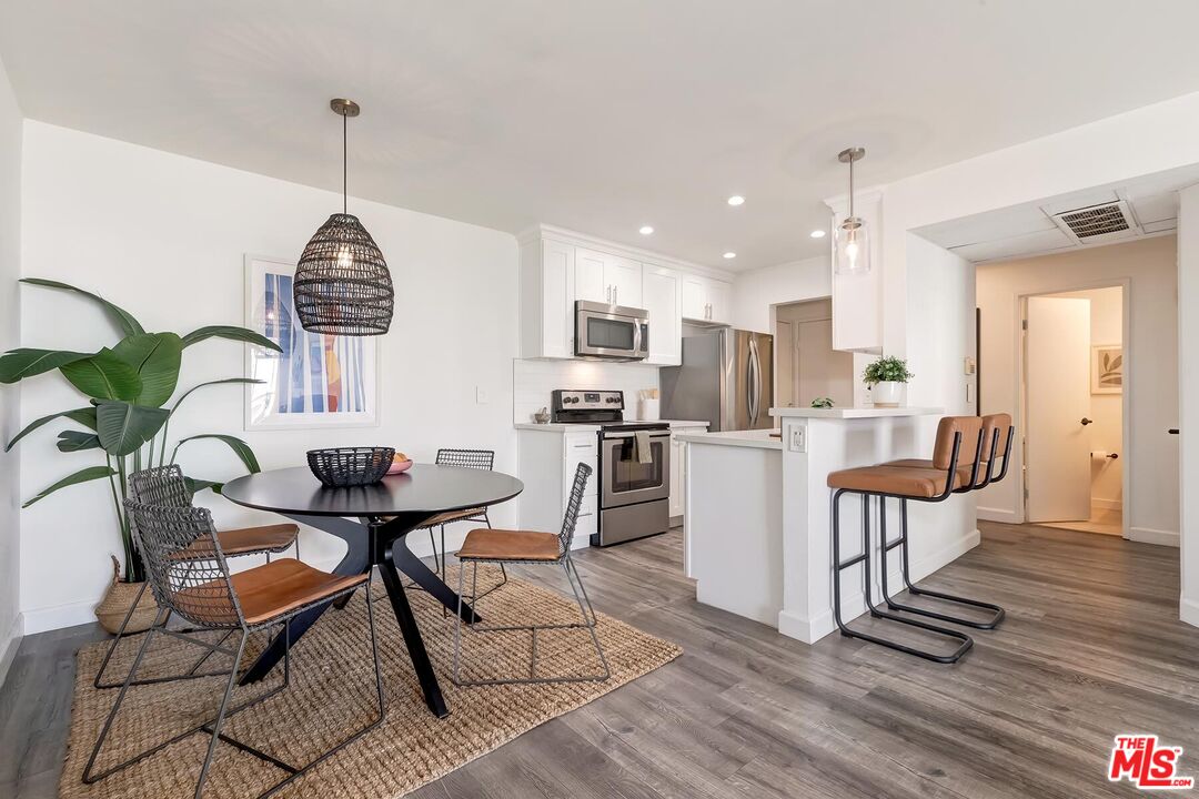 8530 Holloway Dr Unit: 422