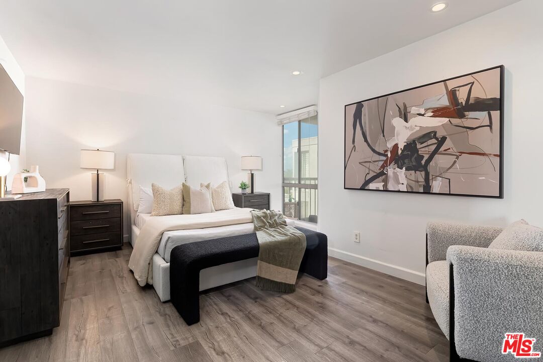 8530 Holloway Dr Unit: 422