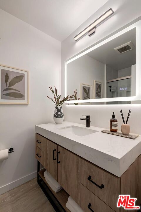 8530 Holloway Dr Unit: 422