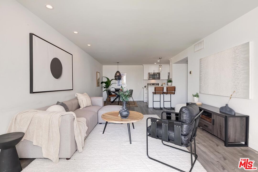 8530 Holloway Dr Unit: 422