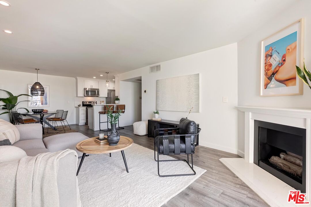 8530 Holloway Dr Unit: 422