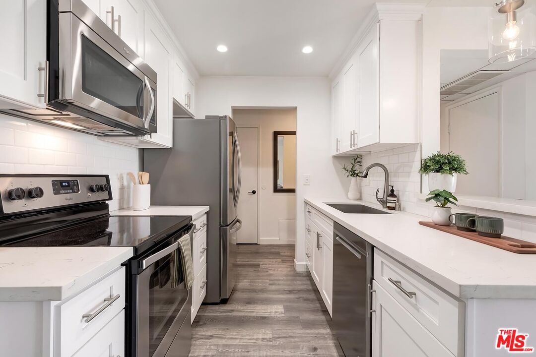 8530 Holloway Dr Unit: 422