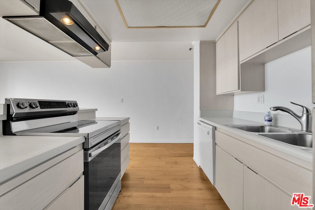 615 Esplanade Unit: 512