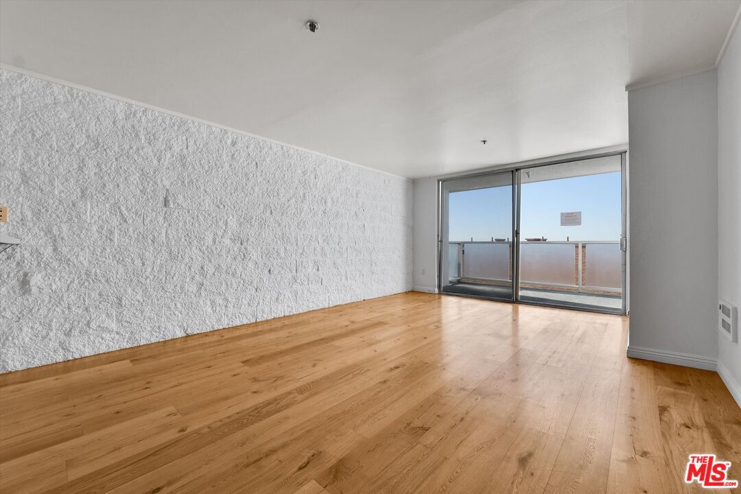 615 Esplanade Unit: 512