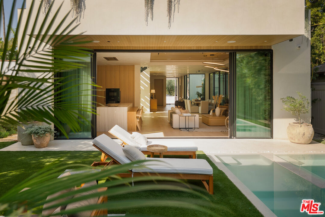 524 N Sierra Bonita Ave