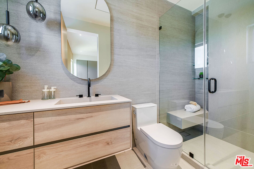 524 N Sierra Bonita Ave