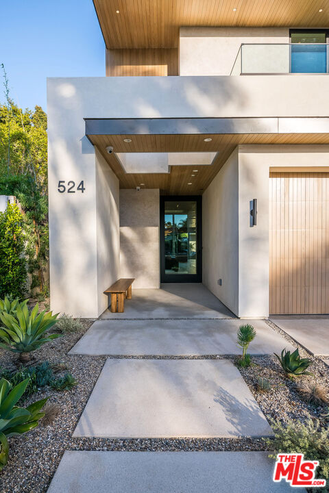 524 N Sierra Bonita Ave