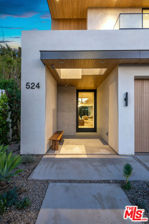 524 N Sierra Bonita Ave