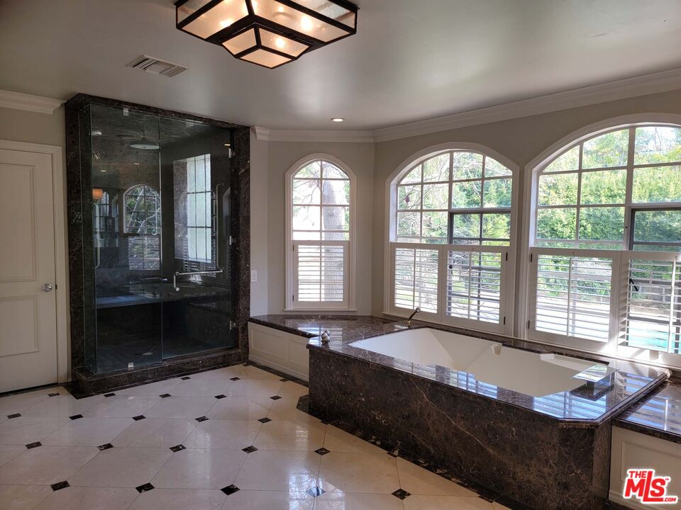 560 N Beverly Glen Blvd