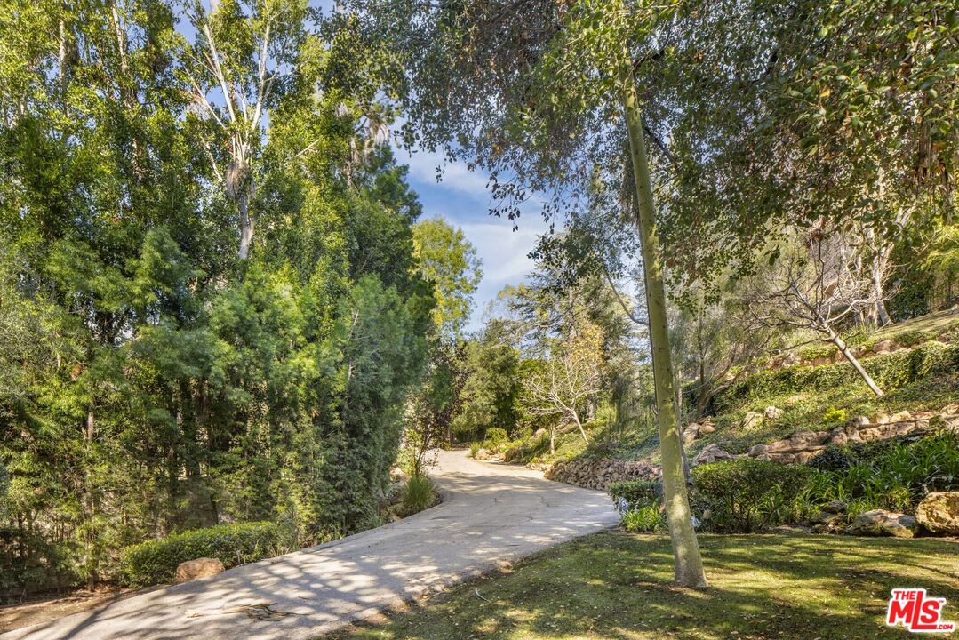 560 N Beverly Glen Blvd