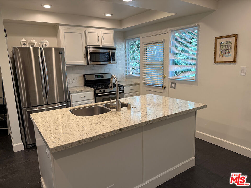 8727 Shoreham Dr Unit: 2