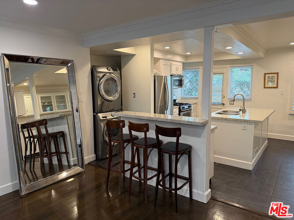 8727 Shoreham Dr Unit: 2