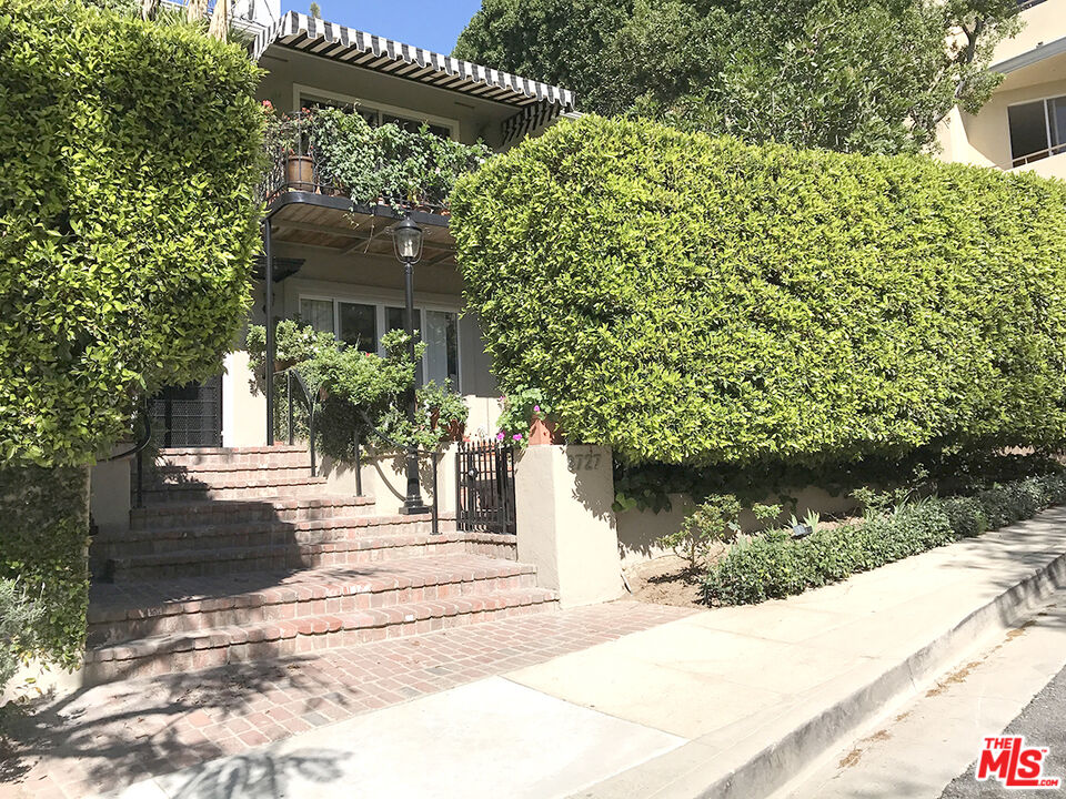 8727 Shoreham Dr Unit: 2