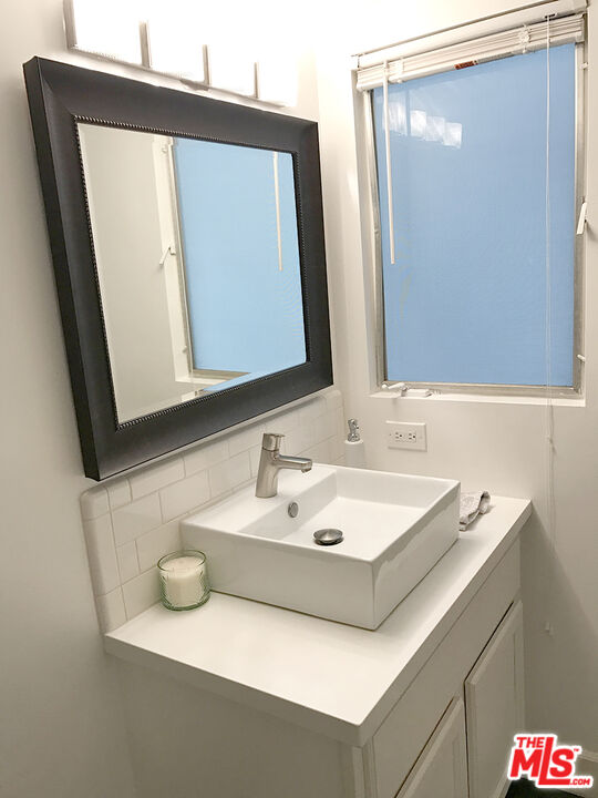 8727 Shoreham Dr Unit: 2