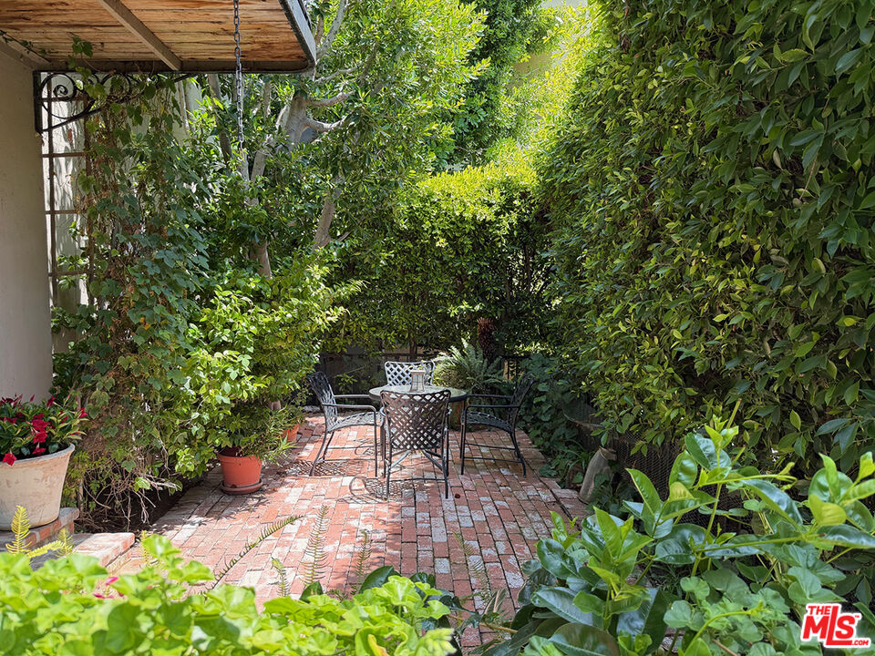 8727 Shoreham Dr Unit: 2
