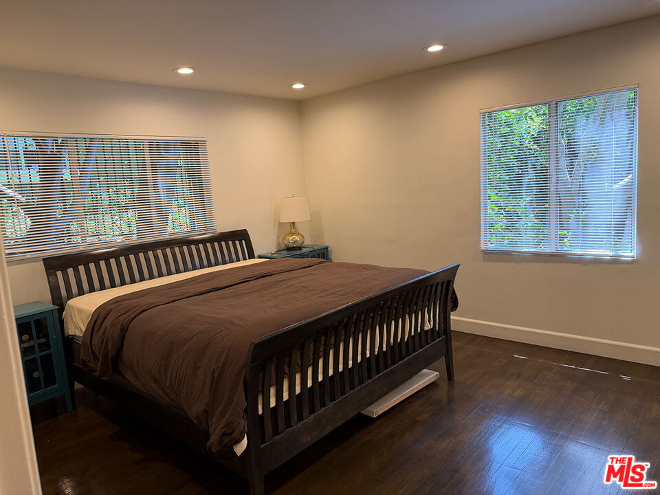 8727 Shoreham Dr Unit: 2
