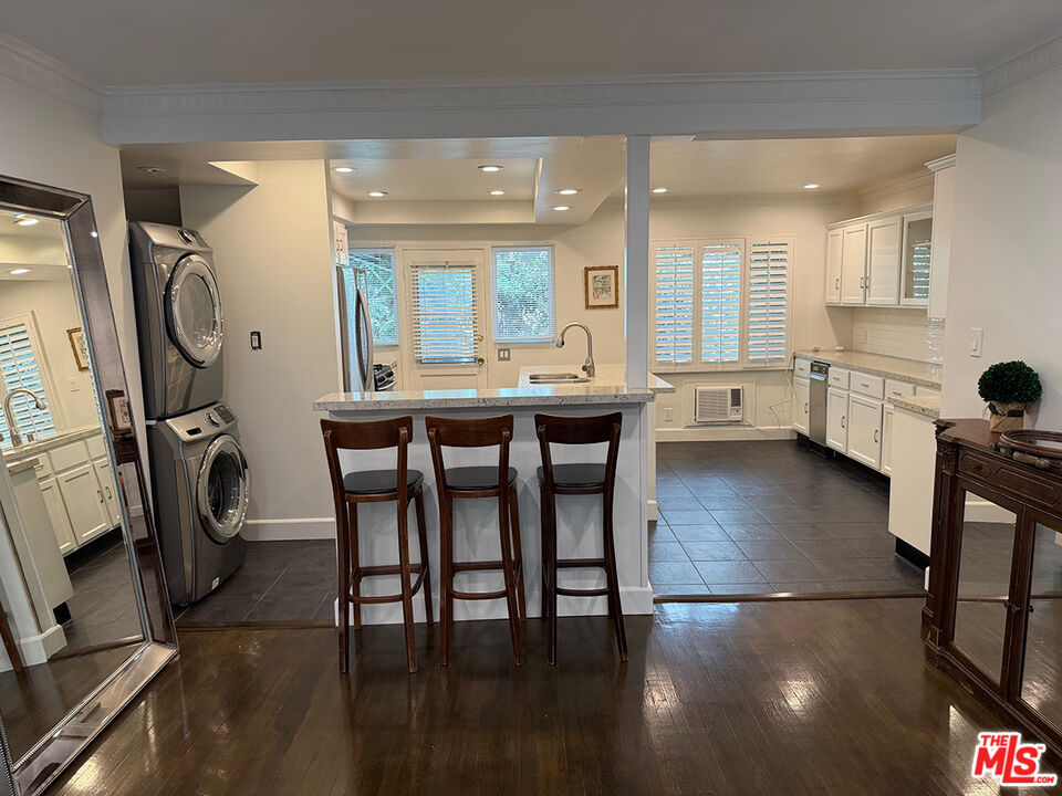 8727 Shoreham Dr Unit: 2