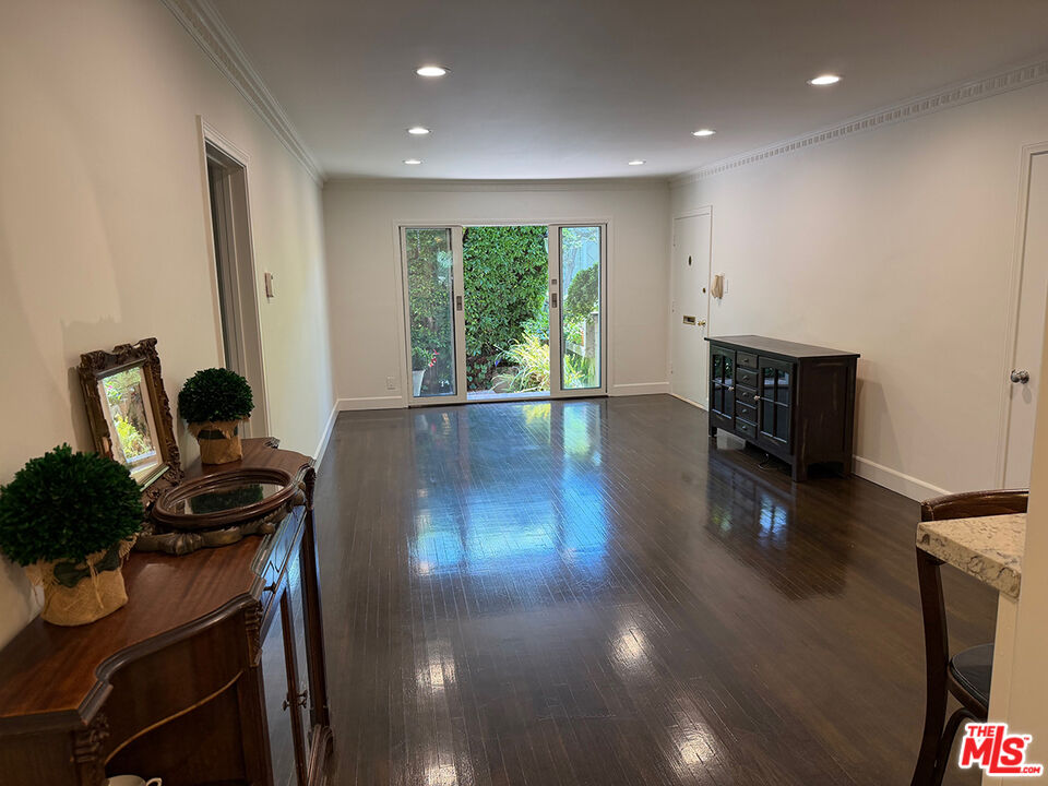 8727 Shoreham Dr Unit: 2