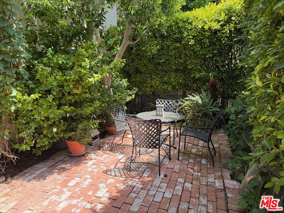8727 Shoreham Dr Unit: 2