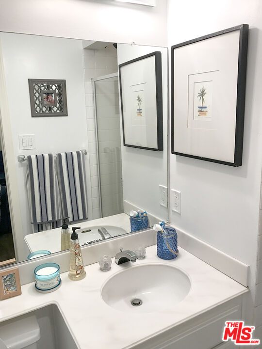 8727 Shoreham Dr Unit: 2