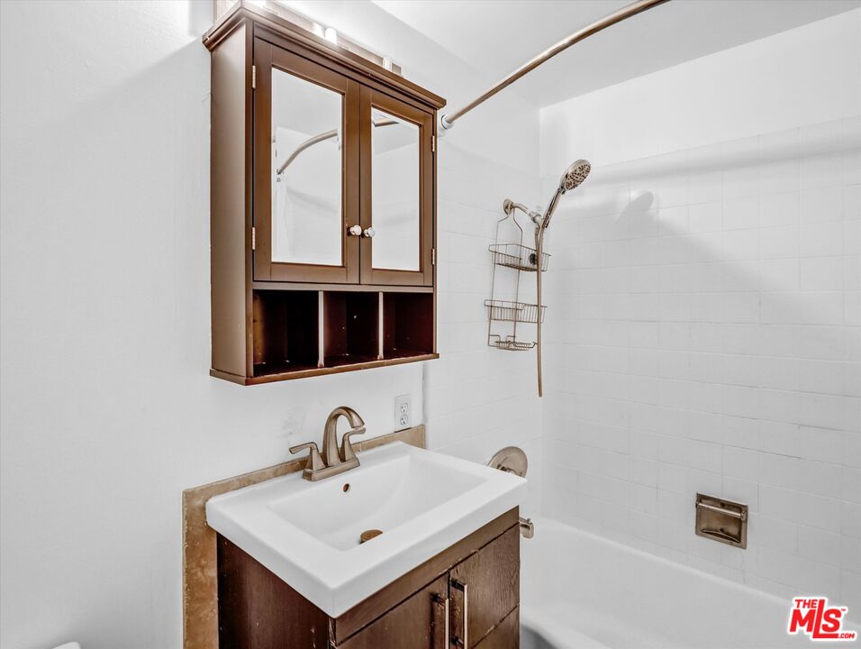 999 N Doheny Dr Unit: 311