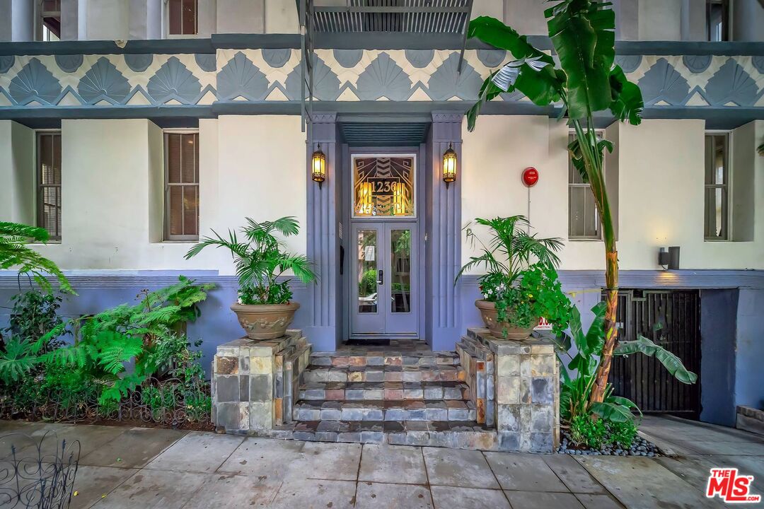 1236 N Flores St Unit: 204