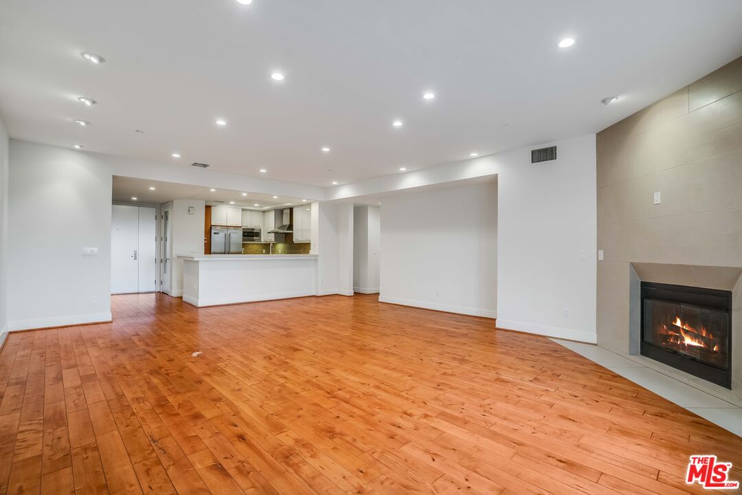 1517 S Bentley Ave Unit: 204