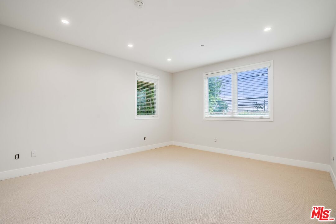 1517 S Bentley Ave Unit: 204