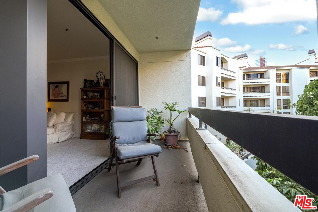 2131 Century Park Ln Unit: 203