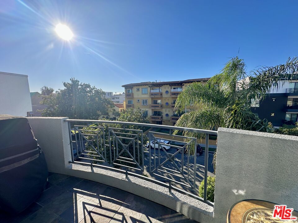 1132 S SHENANDOAH ST Unit: PH