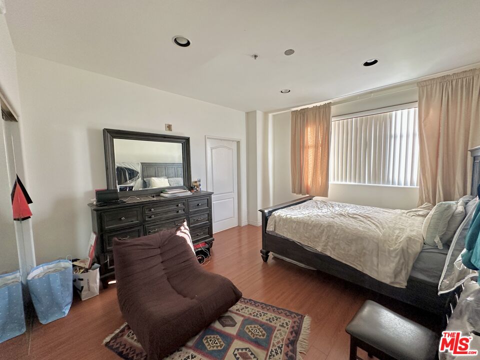 1132 S SHENANDOAH ST Unit: PH