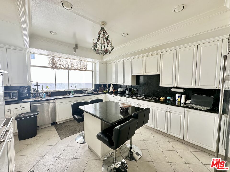 1132 S SHENANDOAH ST Unit: PH