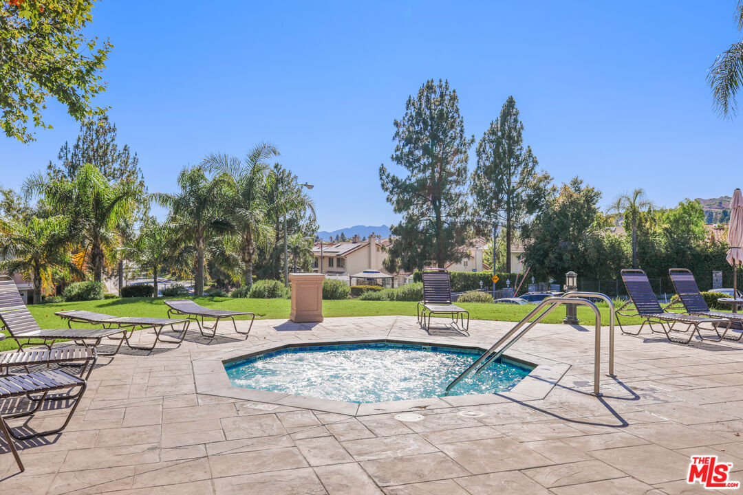 12119 Falcon Crest Way