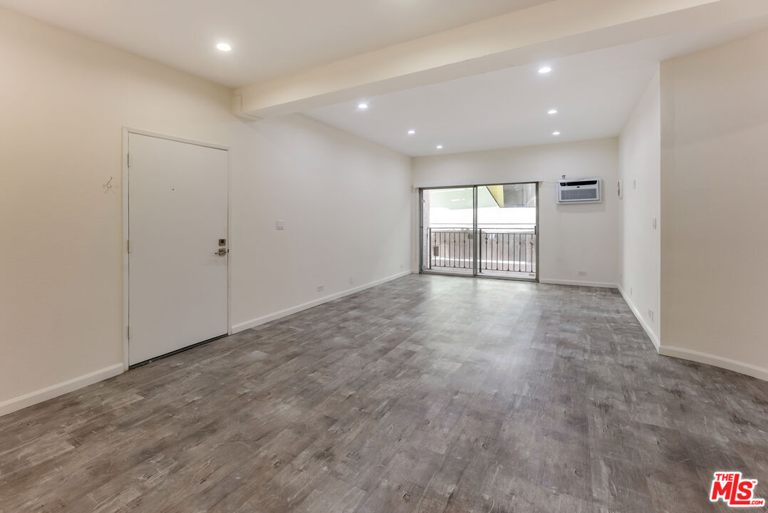 1440 Veteran Ave Unit: 220