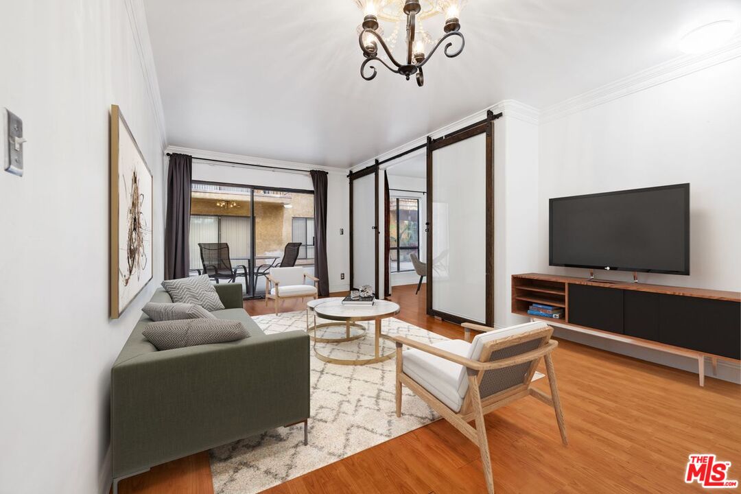 1735 N Fuller Ave Unit: 121