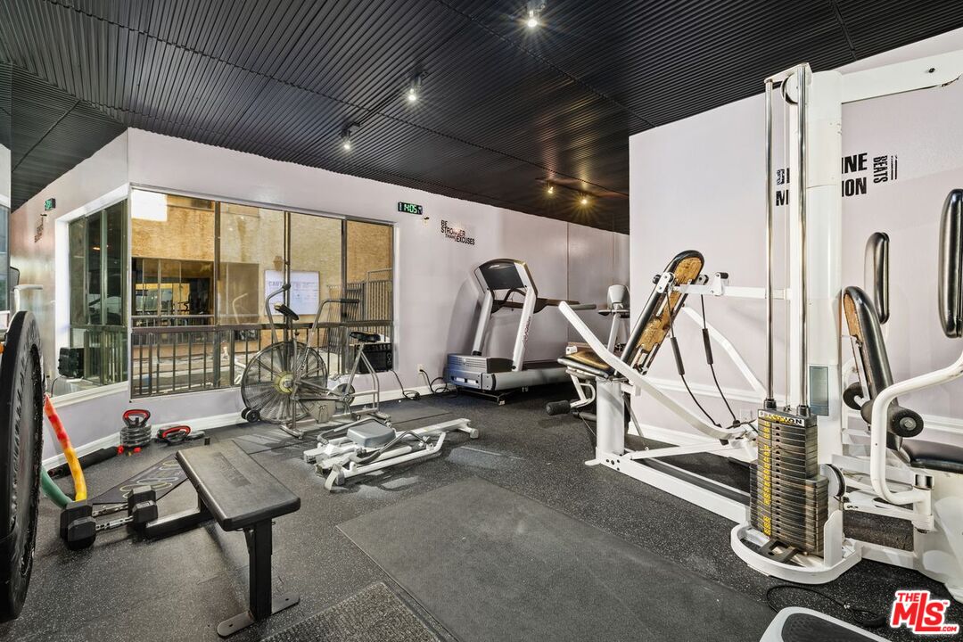 1735 N Fuller Ave Unit: 121