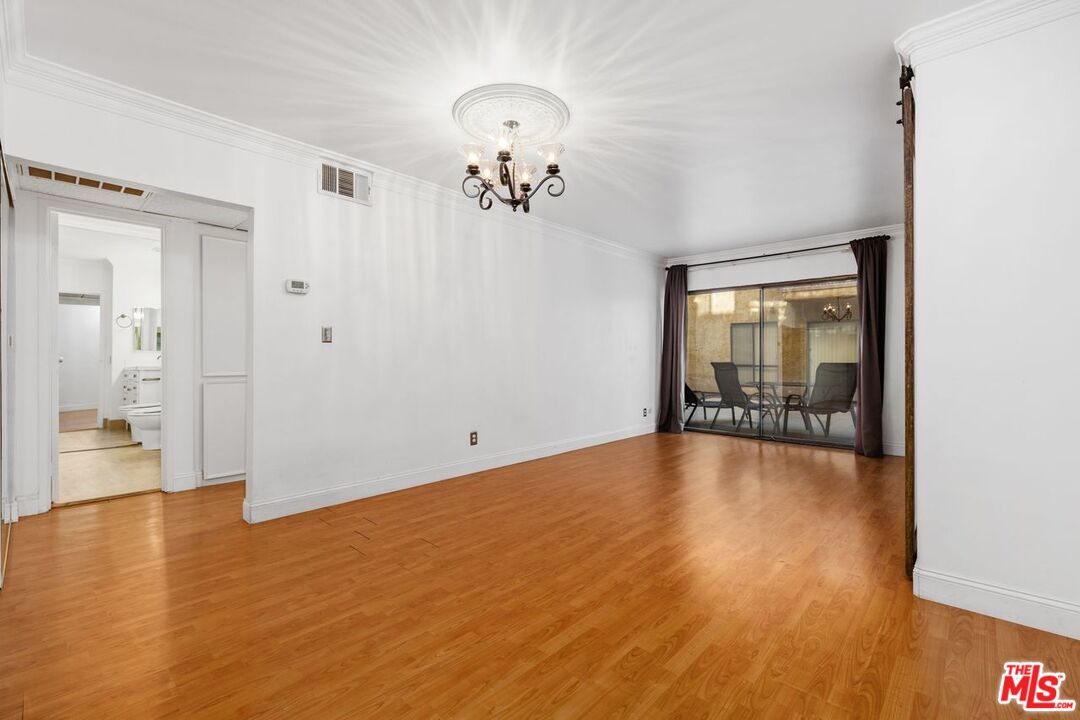 1735 N Fuller Ave Unit: 121