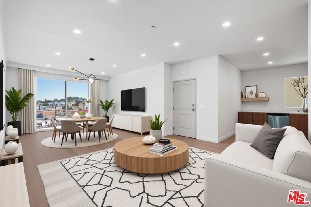 1717 Winona Blvd Unit: 304