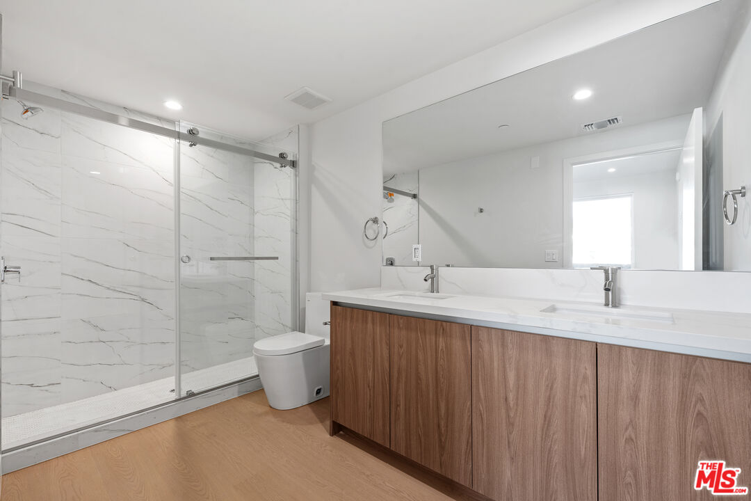 1717 Winona Blvd Unit: 304