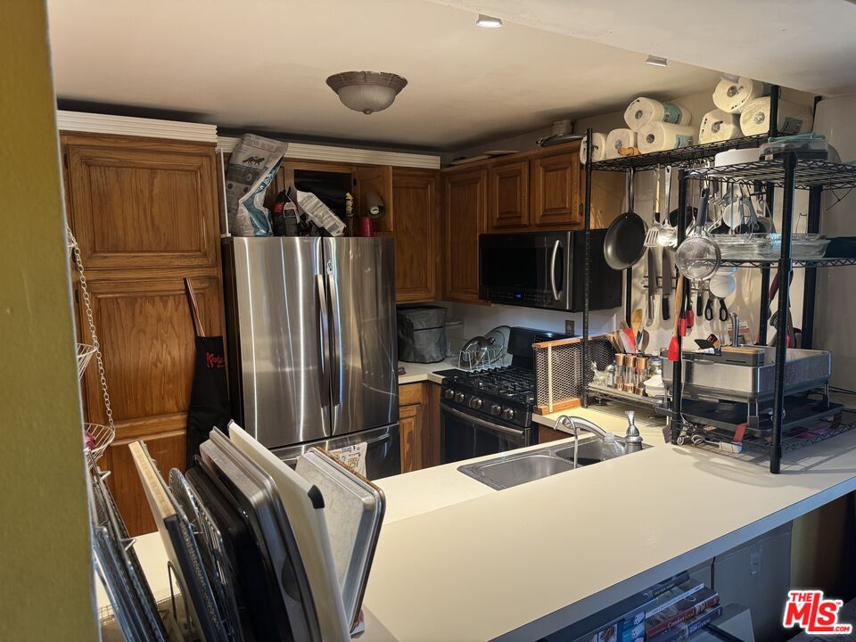 950 N Kings Rd Unit: 144